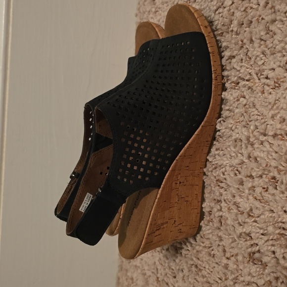 Rockport Womens Black Wedge Peep Toe Wedges EUC Size 7.5 (Bin 1) - Picture 2 of 10